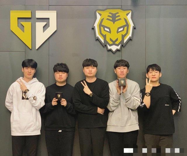 德的再度重 德的再度重